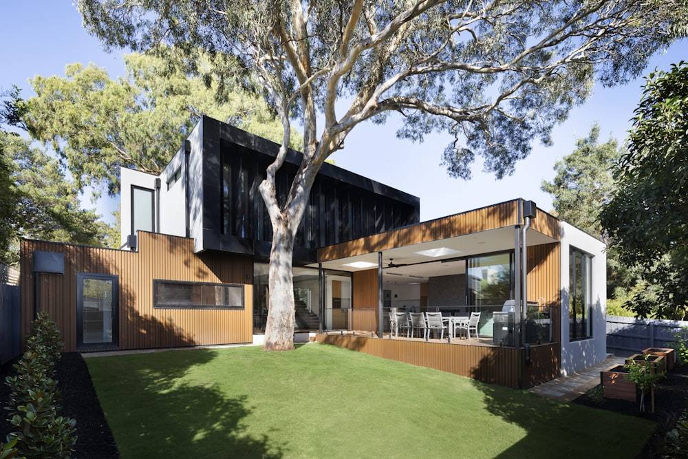 Maison contemporaine en bois et enduit clair